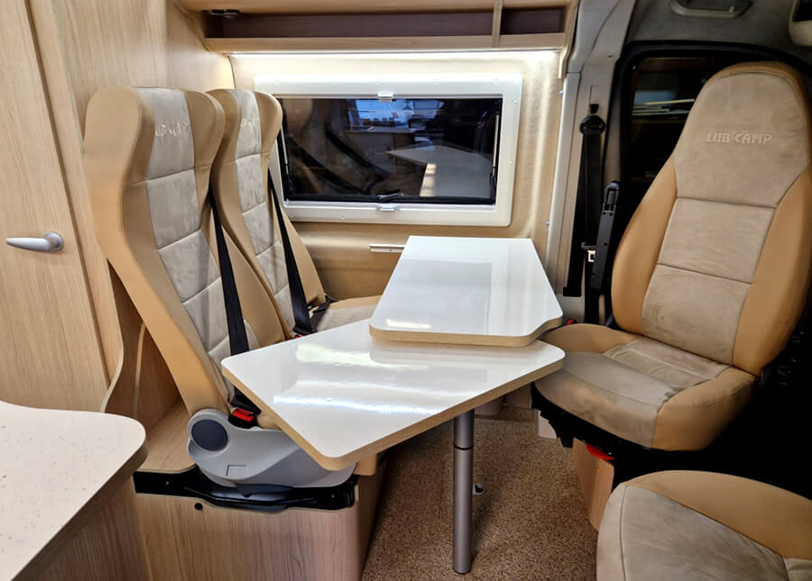 przeróbka busa na kampera wnętrze